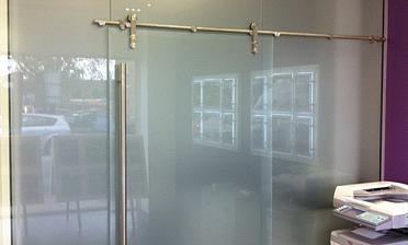 Перегородки из стекла непрозрачные, для офиса купить в Нижнем Новгороде