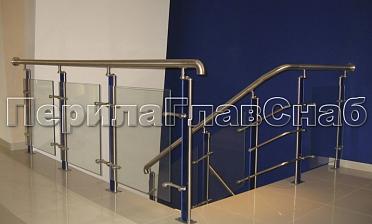 Ограждение со стойками с акриловыми вставками на спайдерных стеклодержателях купить в Нижнем Новгороде