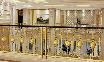 Латунные перила под золото в Нижнем Новгороде. Готовые проекты ПерилаГлавСнаб