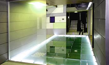 Подсветка стеклянного пола в гостинице в Нижнем Новгороде. Готовые проекты ПерилаГлавСнаб