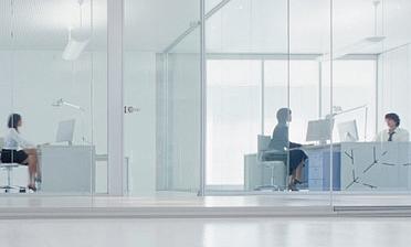 Стеклянные прозрачные перегородки в офис премиум купить в Нижнем Новгороде