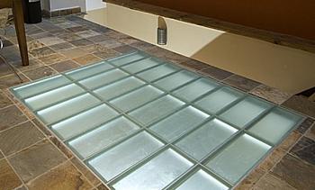 Стеклянный пол в квартиру с подсветкой в Нижнем Новгороде. Готовые проекты ПерилаГлавСнаб