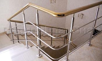 Лестничное ограждение с тремя ригелями и поручнем из латуни в Нижнем Новгороде. Готовые проекты ПерилаГлавСнаб