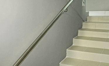 Пристенный поручень из нержавеющей стали купить в Нижнем Новгороде