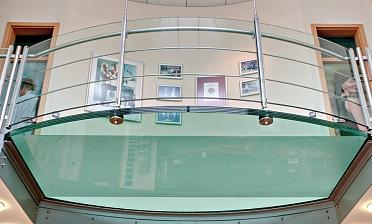 Стеклянный пол на внутреннем выступе атриума купить в Нижнем Новгороде