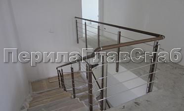 Ограждение с деревянным поручнем и стойками с деревянными вставками, с ригелями купить в Нижнем Новгороде