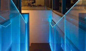 Ограждения лестниц на несущем стекле с подсветкой в Нижнем Новгороде. Готовые проекты ПерилаГлавСнаб