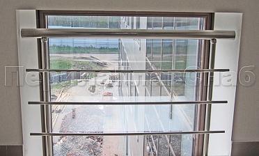 Межэтажное ограждение из нержавеющей стали с торцевым креплением для окон купить в Нижнем Новгороде