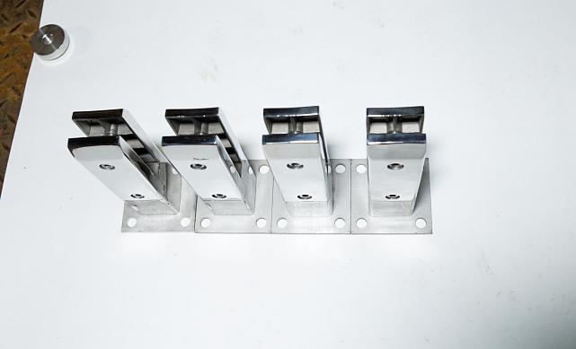 Стеклодержатель литой напольный, плоский 50х50х190 мм, для стекла 10-12 мм, полированный AISI 304, уценка k275-2-У 9