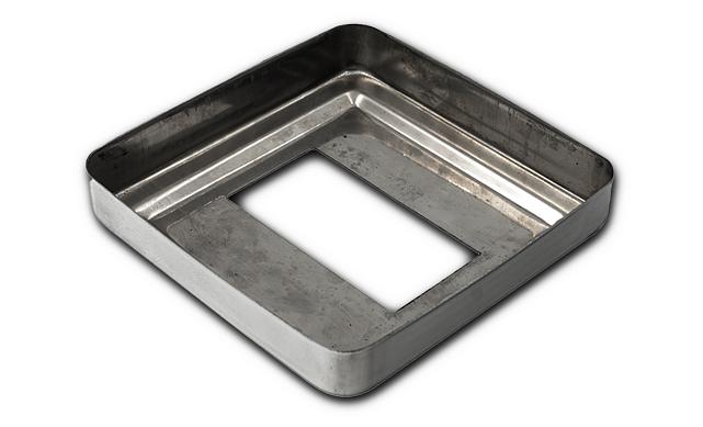 Низ стойки под трубу 50х25 мм, 84х84х0.6 мм, высота 17 мм, полированный (AISI 304) k398 3